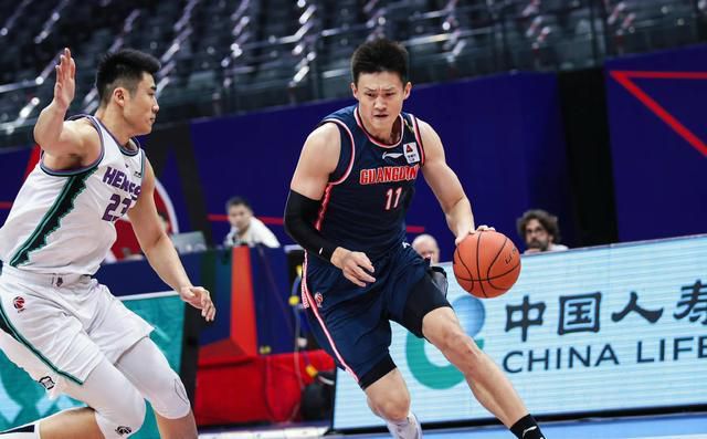 CBA 江苏肯帝亚107-78南京头排苏酒CBA 九台农商银行104-104浙江稠州事件国足vs中国香港首发：4-4-2，刘殿座、吴曦、刘彬彬、韦世豪先发中国男足vs中国香港男足的封闭热身赛正在进行。